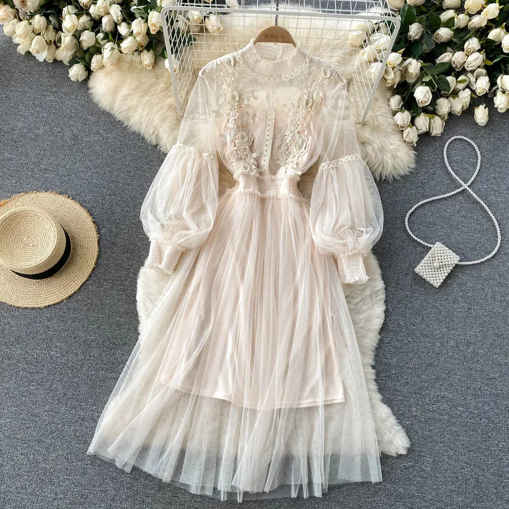 Blumenkleid mit Stehkragen