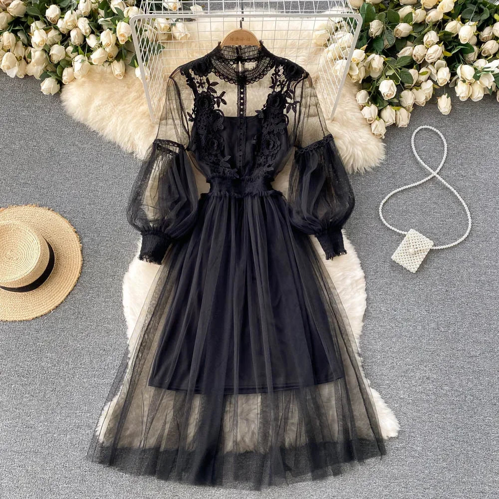 Blumenkleid mit Stehkragen