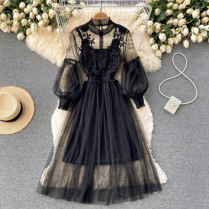Blumenkleid mit Stehkragen