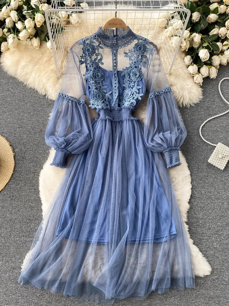 Blumenkleid mit Stehkragen