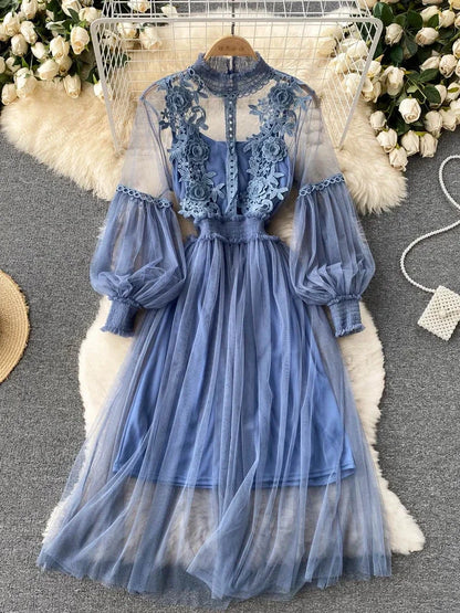 Blumenkleid mit Stehkragen