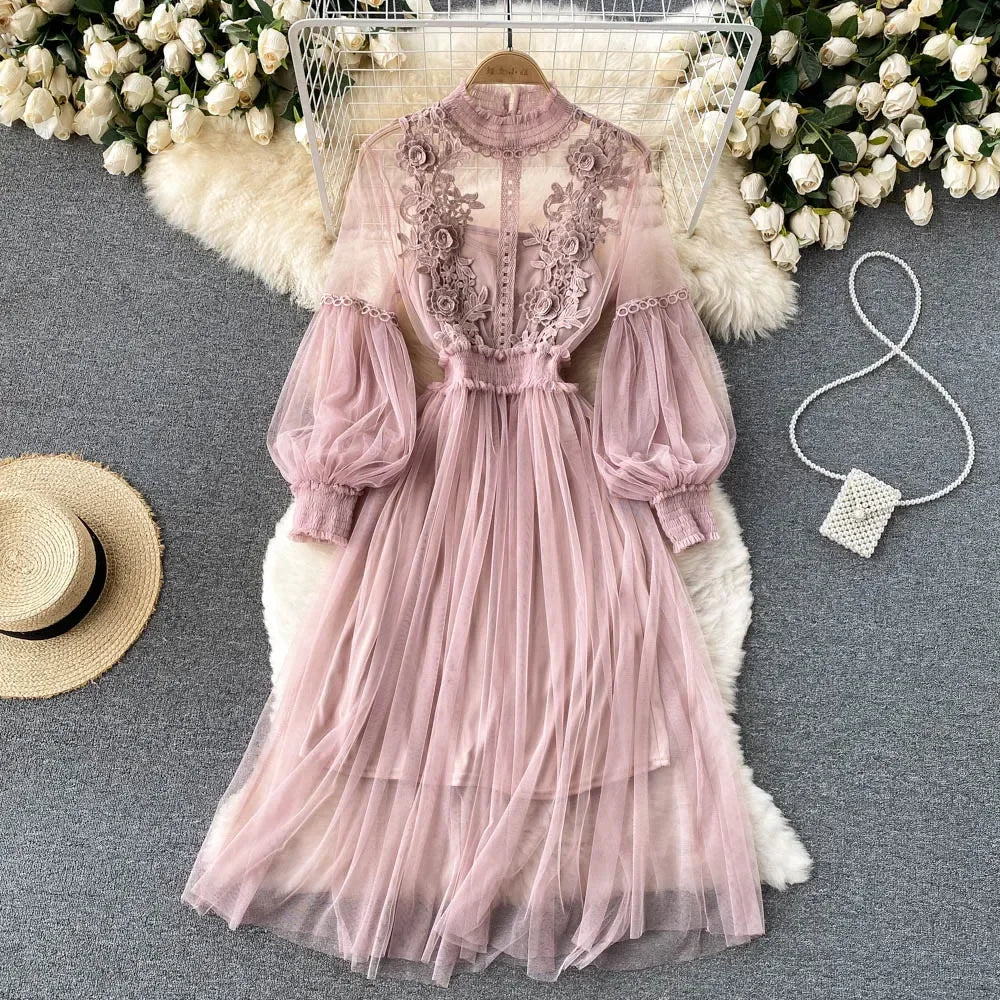 Blumenkleid mit Stehkragen