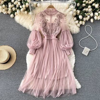Blumenkleid mit Stehkragen
