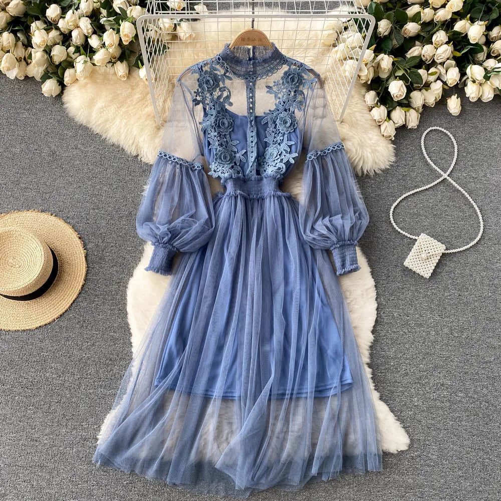 Blumenkleid mit Stehkragen