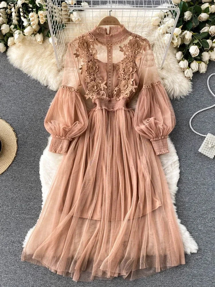 Blumenkleid mit Stehkragen