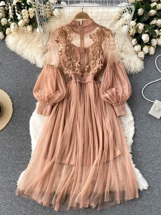 Blumenkleid mit Stehkragen