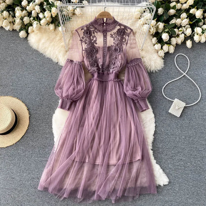 Blumenkleid mit Stehkragen