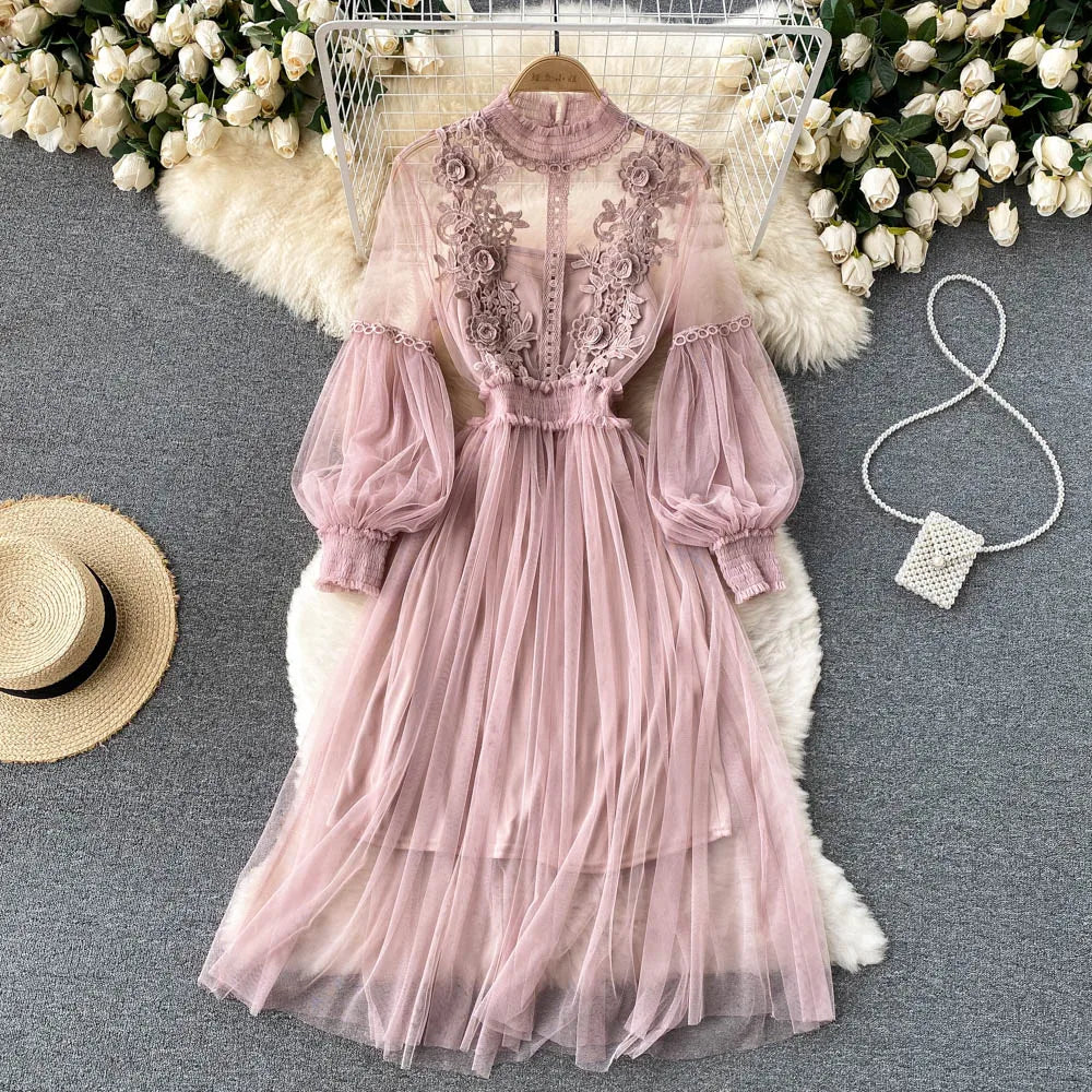 Blumenkleid mit Stehkragen