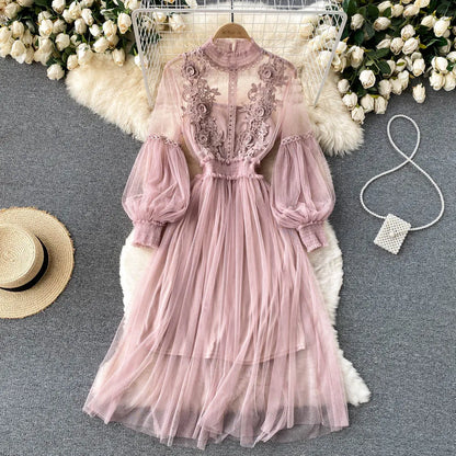 Blumenkleid mit Stehkragen