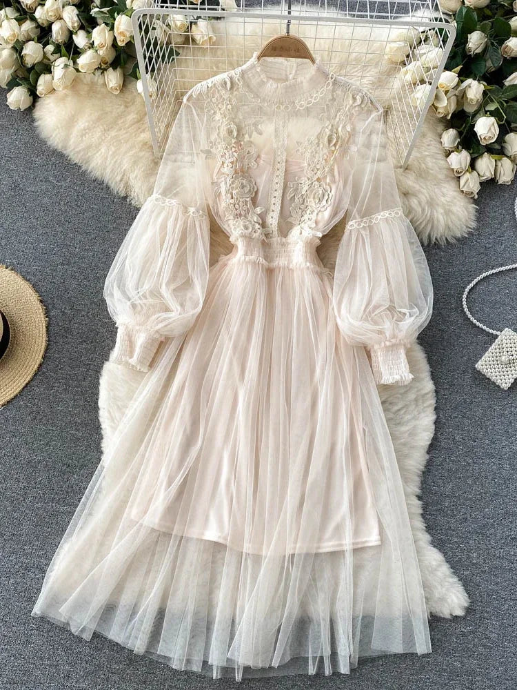 Blumenkleid mit Stehkragen