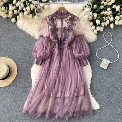 Blumenkleid mit Stehkragen