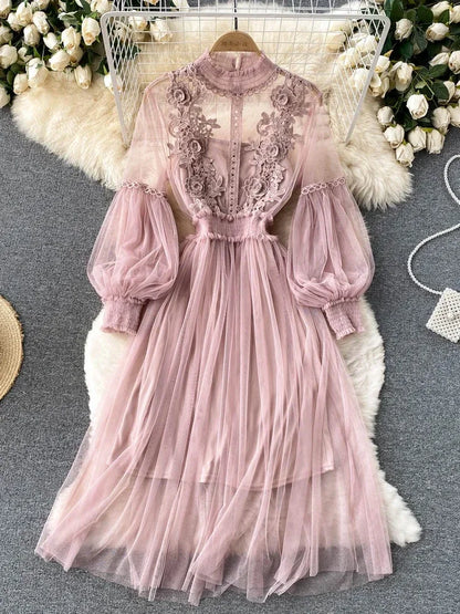 Blumenkleid mit Stehkragen