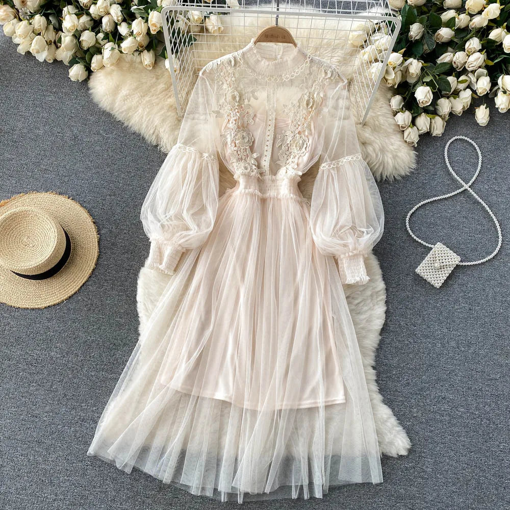 Blumenkleid mit Stehkragen