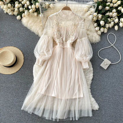 Blumenkleid mit Stehkragen